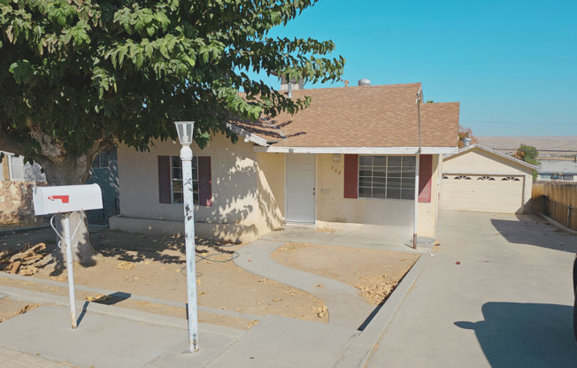 FOR LEASE | 2 Bd 1 Ba Home