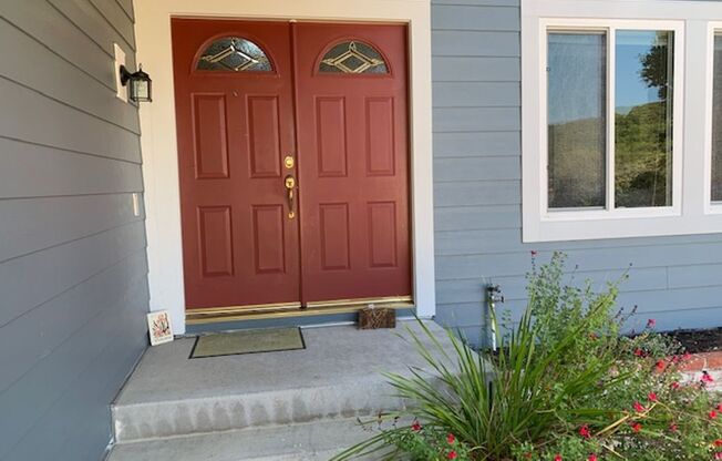 Beautiful 4 bed/3 bath Home in Novato ~ Views ~