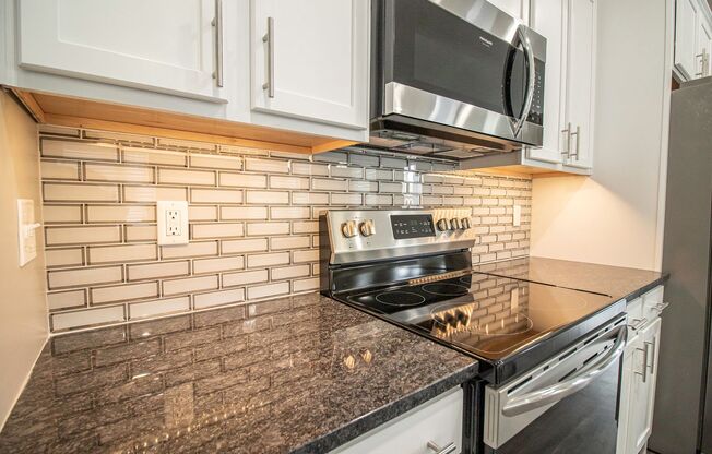 2 beds, 2.5 baths, 1,200 sqft, $2,300, Unit 500 South St Apt 513