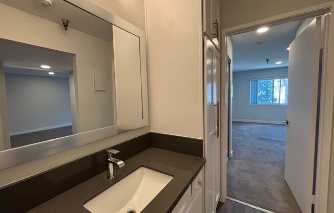 1 bed, 1 bath, 850 sqft, $2,298, Unit 205