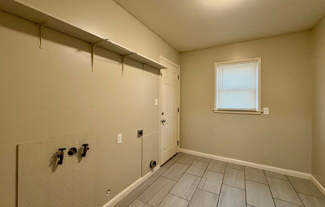 3 beds, 1 bath, $995