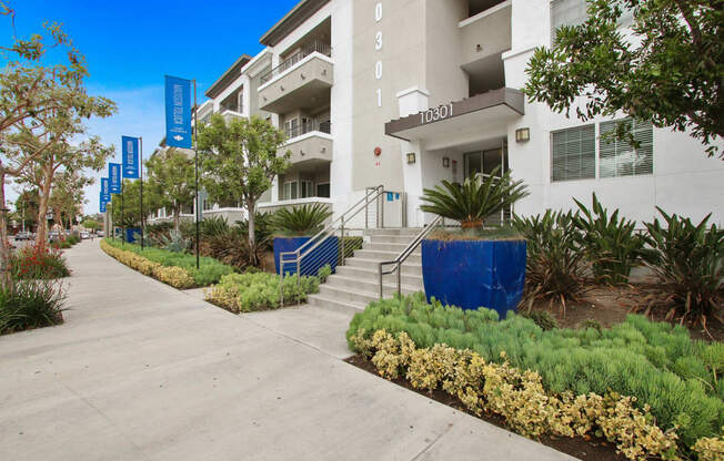 Property Entrance at Madison Toluca, North Hollywood