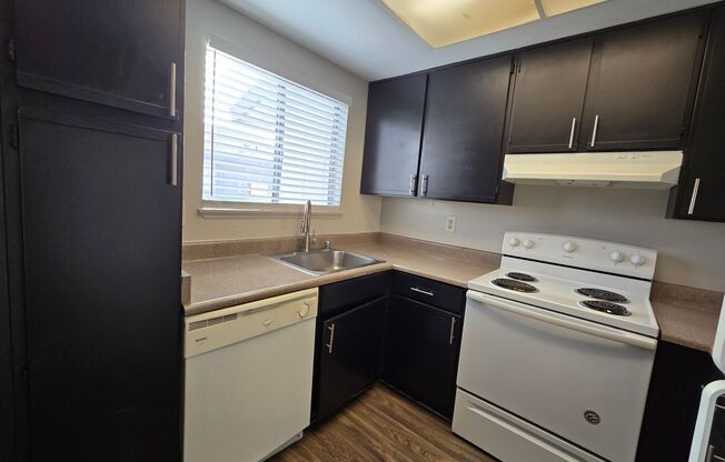 2 beds, 1.5 baths, 992 sqft, $1,350, Unit 900B