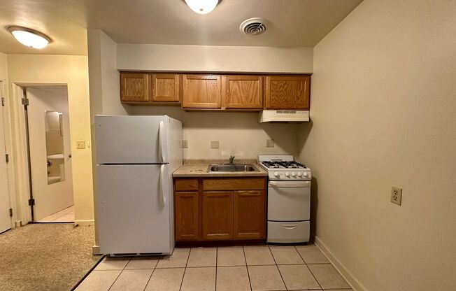 Studio, 1 bath, $750, Unit 212