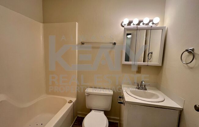 2 beds, 1.5 baths, 1,000 sqft, $775, Unit C