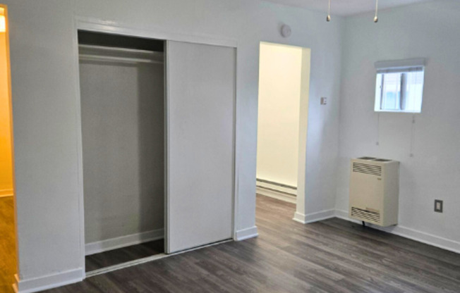 Studio, 1 bath, $1,300, Unit 01