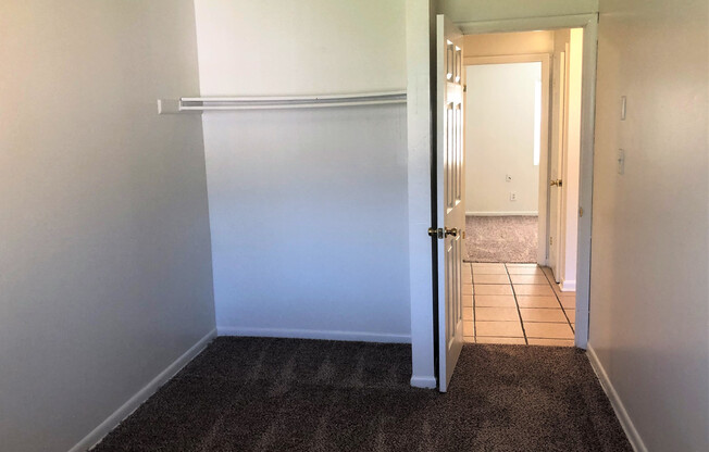 4 beds, 1.5 baths, 1,188 sqft, $1,072, Unit 1210