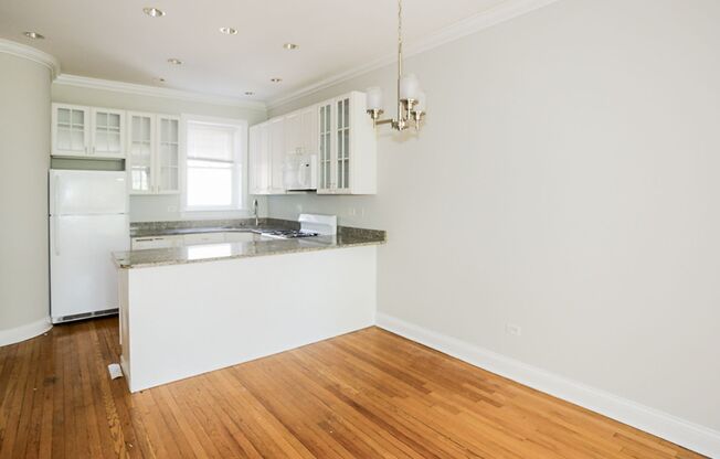 2 beds, 1 bath, 825 sqft, $2,895, Unit 3852-2