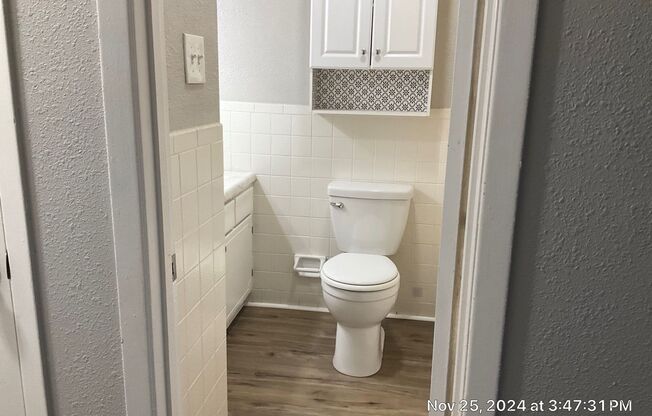 2 beds, 1 bath, $1,095, Unit 01727-05