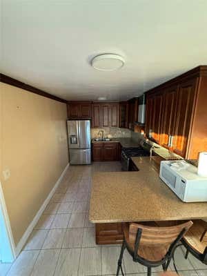 2 beds, 1 bath, 2,200 sqft, $2,800