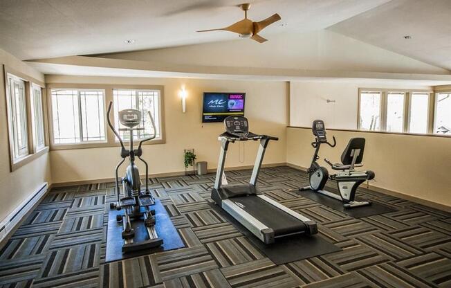 Issaquah Apartments- Creekside Apartments- gym