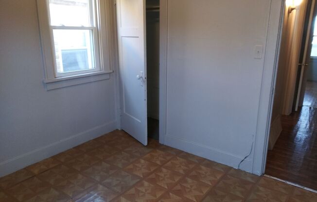 3 beds, 1 bath, $1,295