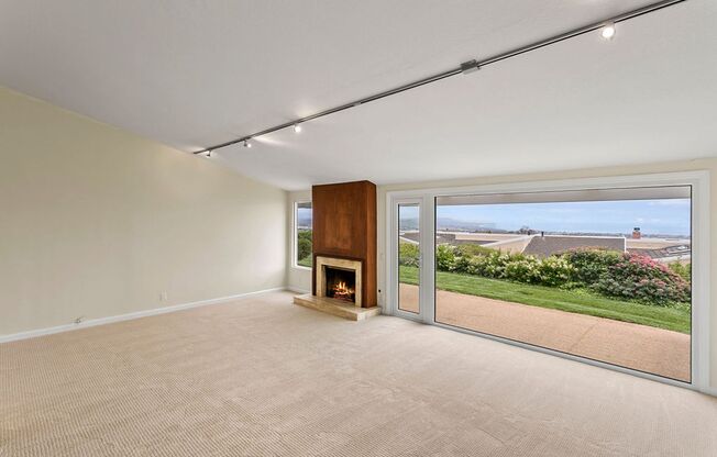 Beautiful Ocean View Condo with Bonus Room!