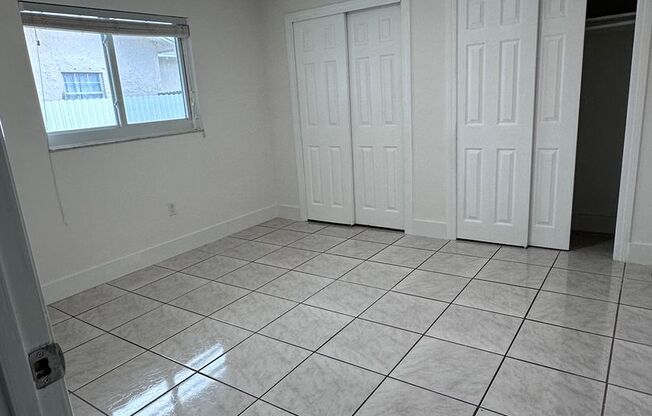 1864 NW 27th St