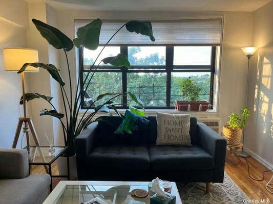 1 bed, 1 bath, 850 sqft, $2,100