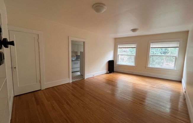 1 bed, 1 bath, $1,200, Unit E100