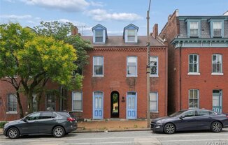 906 RUSSELL BLVD