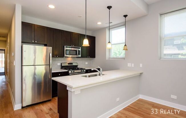 2153 W OHIO ST