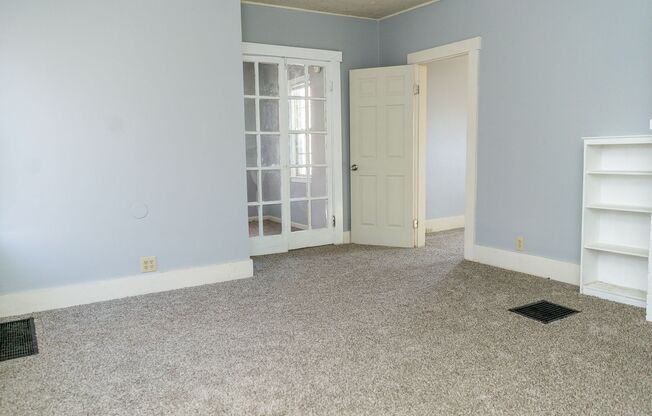 2 beds, 1 bath, $1,300, Unit Apt 101