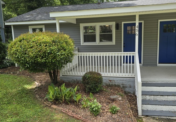 456 HALEY ST SE