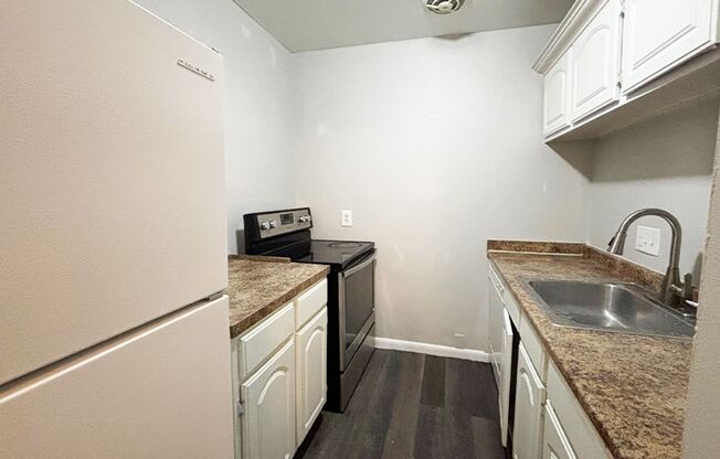 1 bed, 1 bath, 560 sqft, $825, Unit 725-30