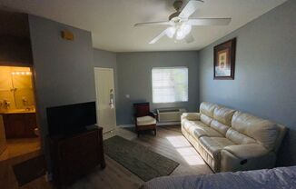 1 bed, 1 bath, 400 sqft, $1,100, Unit Unit B