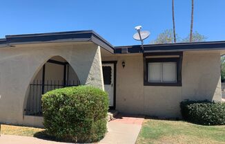 Cute townhome available in Mesa