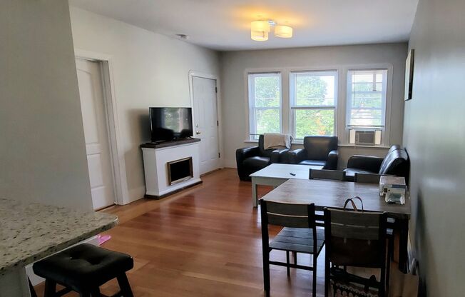 Fantastic 3 Bed 1 Bath, 1 Off Street Parking Spot - Close to Hope St and Miriam Hosptial