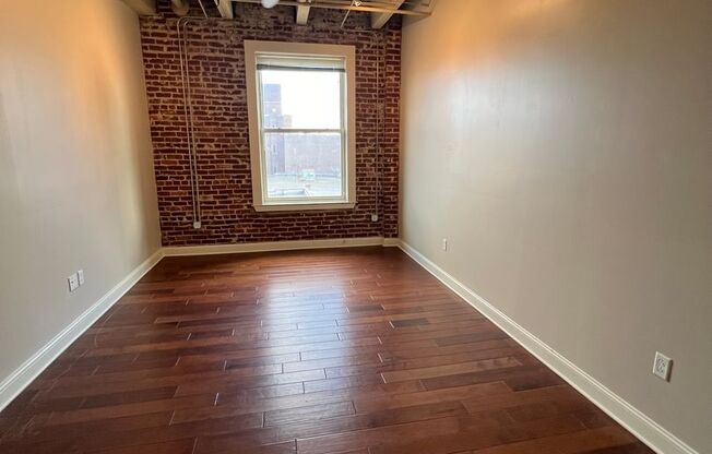 Studio, 1 bath, 442 sqft, $1,100, Unit 409