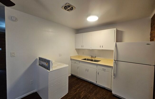 1022-1024 S. Dorsey Lane