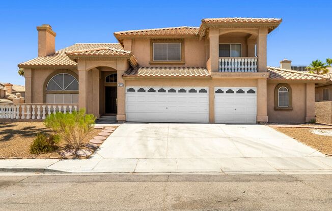 GORGEOUS SOUTHWEST LUXURY ON A CORNER LOT!