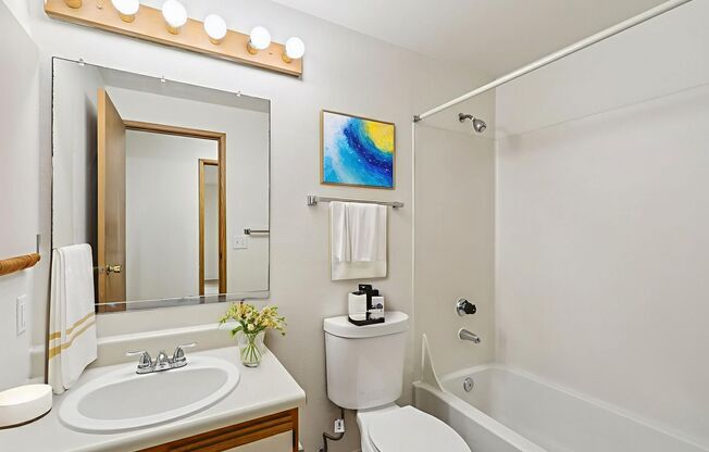 2 beds, 2 baths, 912 sqft, $1,950, Unit C201