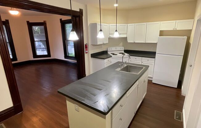 9 beds, 4 baths, 2,648 sqft, $11,550, Unit 123 E. 8th St