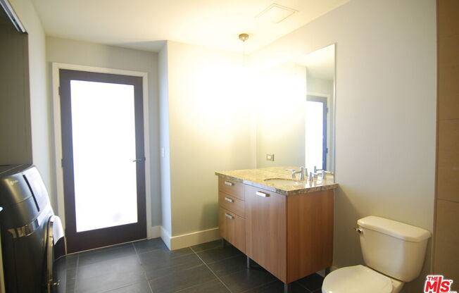 1 bed, 1 bath, 470 sqft, $2,000, Unit 907