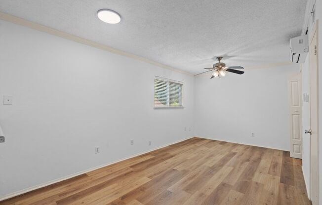 4105 Speedway, Unit 204