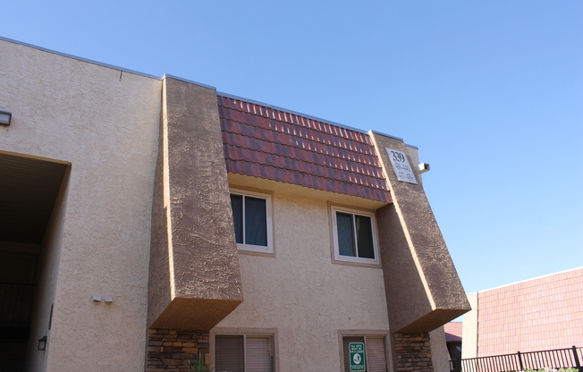 GUARD GATE COMMUNITY, 3 BEDROOM, 1.75 BATHROOM WITH COMMUNITY POOL, SPA & TENNIS COURT