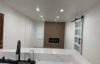 1 bed, 1 bath, 472 sqft, $1,950, Unit 105