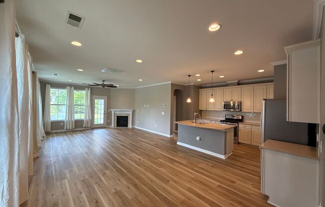 Townhouse in the Glenmore Garden Community!