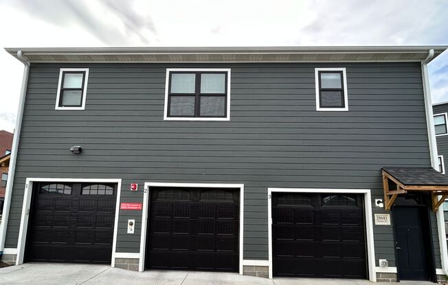 1 bed, 1 bath, 766 sqft, $1,695, Unit 20601 Washington Plaza Carriage House with Attached Garage A972 X09