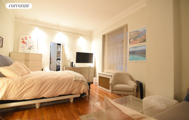 Studio, 1 bath, 550 sqft, $3,500, Unit 2J