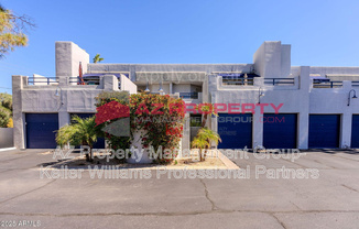 902 W GLENDALE Avenue