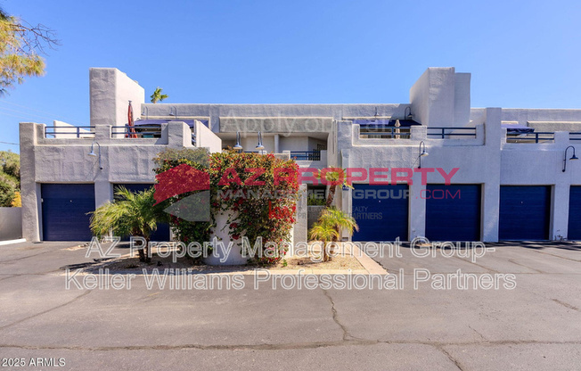 902 W GLENDALE Avenue