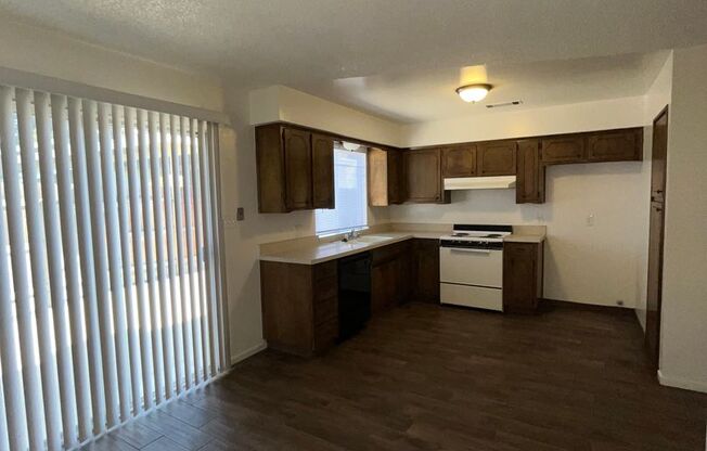 2 beds, 2 baths, $1,350, Unit 2732