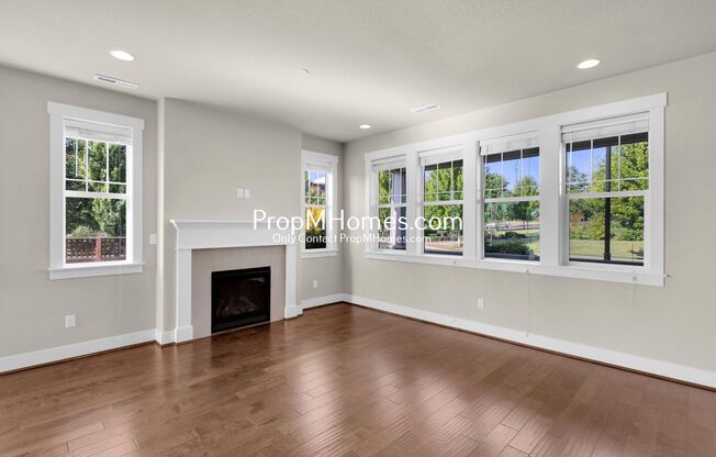 Luxury Four Bedroom Home in Villebois - Corner Lot!