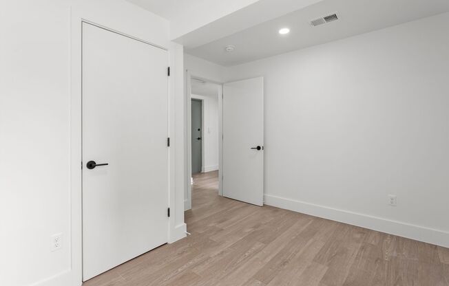 2 beds, 1 bath, 603 sqft, $1,835, Unit 5950-206