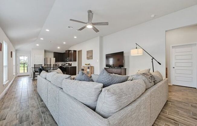 3 Bedroom 2 Bathroom Modern House in San Marcos