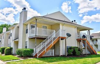 ***2 BED Condo/Downstairs unit/ W,S&T INCLUDED!!