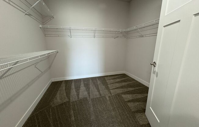 2 beds, 2 baths, 1,038 sqft, $1,895, Unit 4880-206