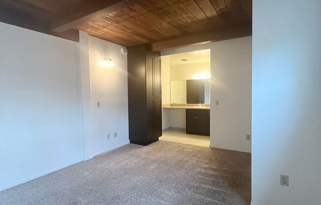 1 bed, 1 bath, $2,195, Unit 4873 Niagara Avenue #3