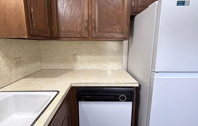 2 beds, 1 bath, 950 sqft, $875, Unit #7